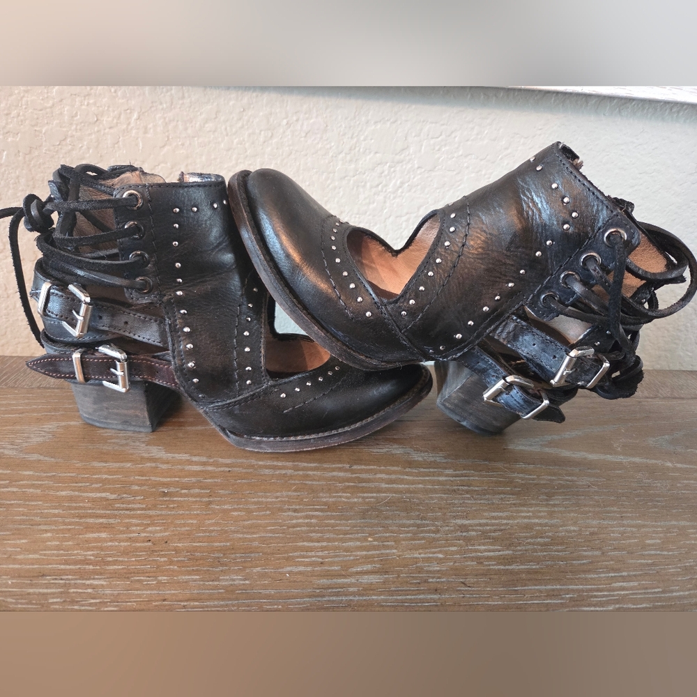 Freebird Desert Size 5 Dyed Black